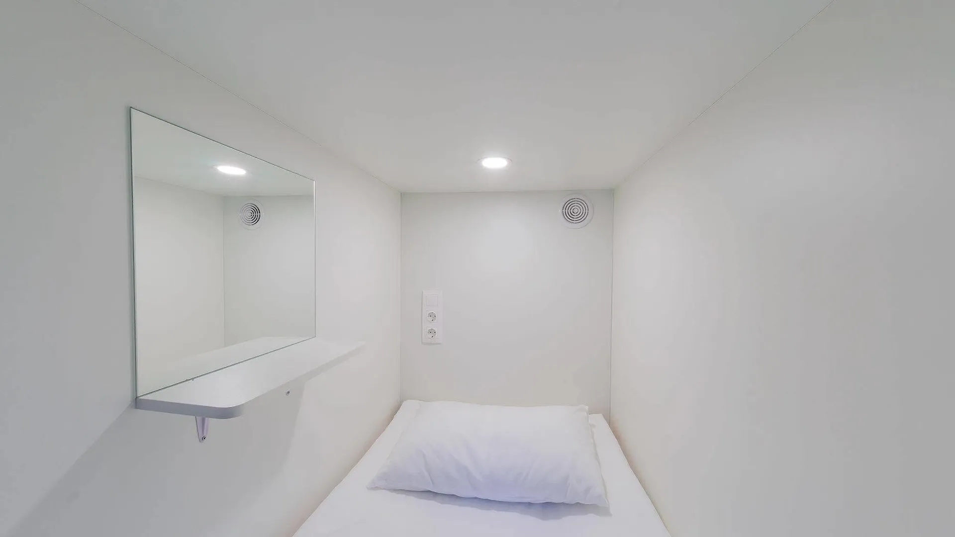 موسكو Capsule Hotel Interqube Bolshaya Polyanka